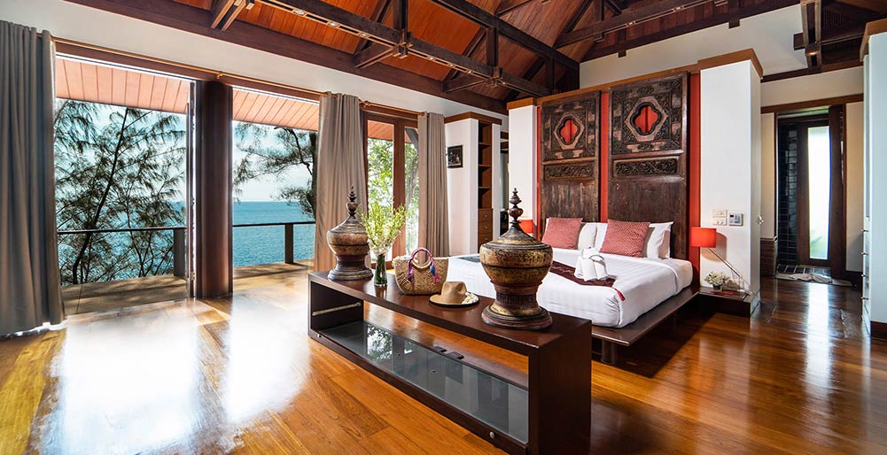 Villa Chada - Luxurious master bedroom design